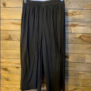 Wide leg capri pants